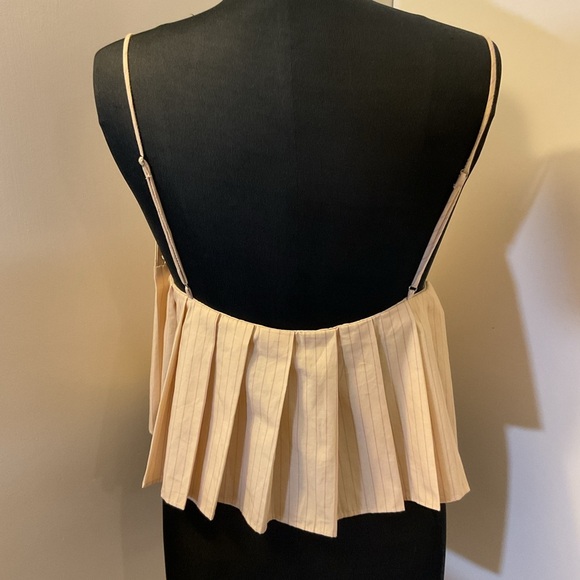 7. Zara Beige Pinstripe Pleated Sleeveless Top Size Large - Picture 9 of 9